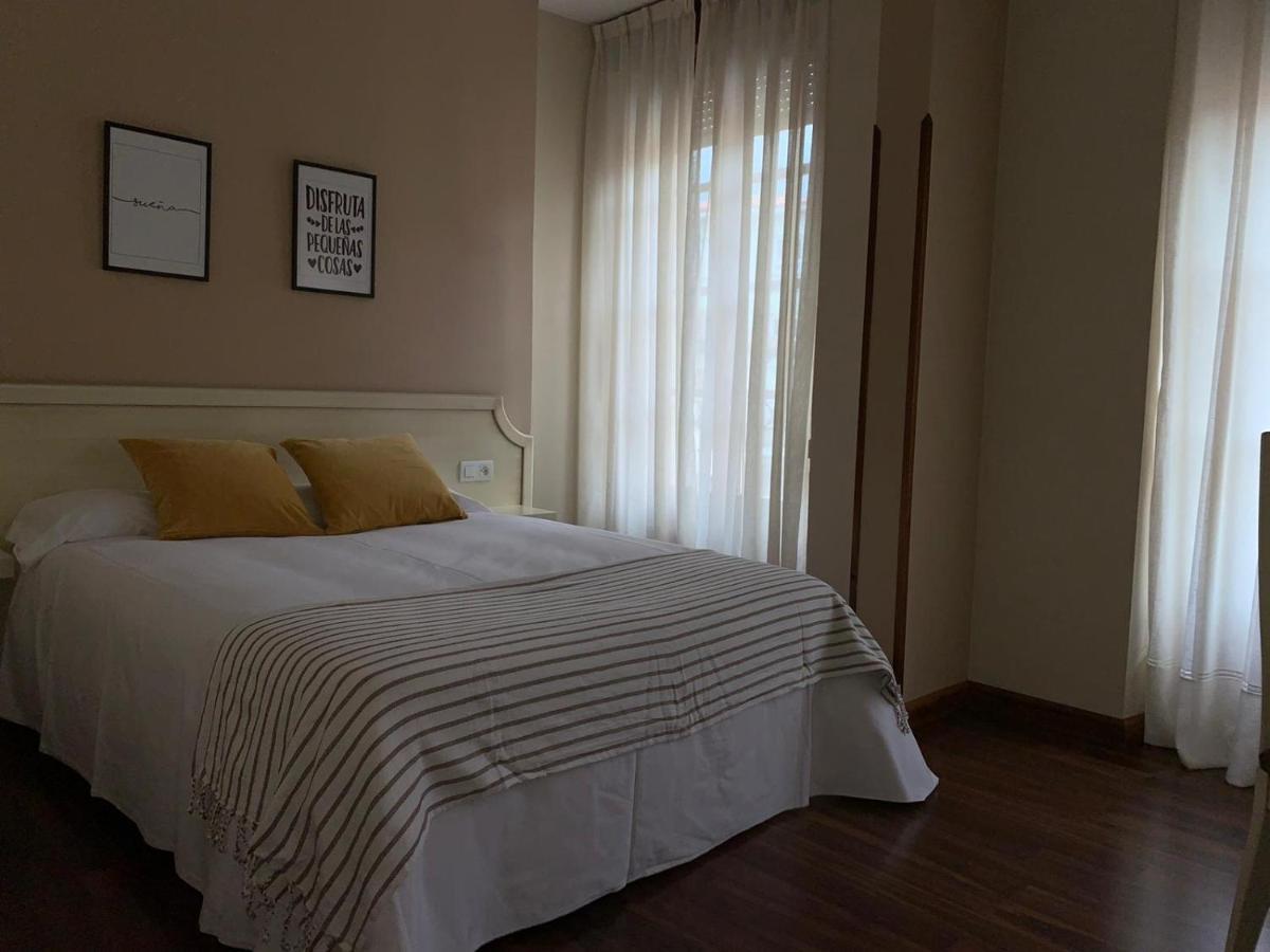Hotel Los Robles Onís Екстериор снимка
