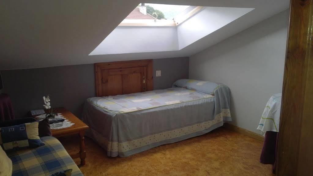 Hotel Los Robles Onís Екстериор снимка
