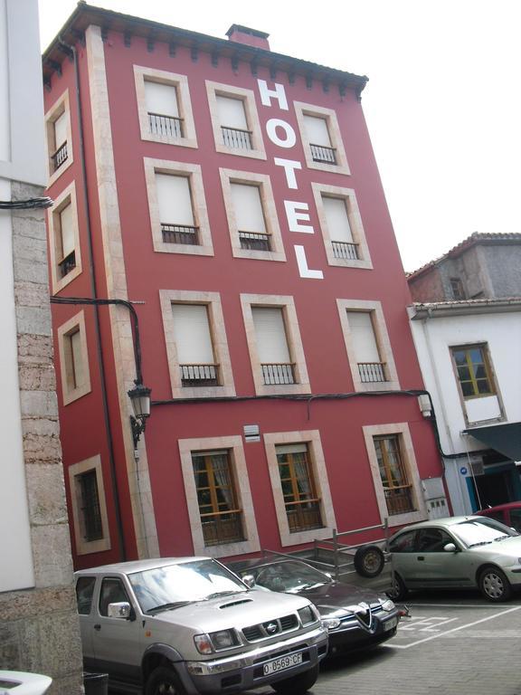 Hotel Los Robles Onís Екстериор снимка